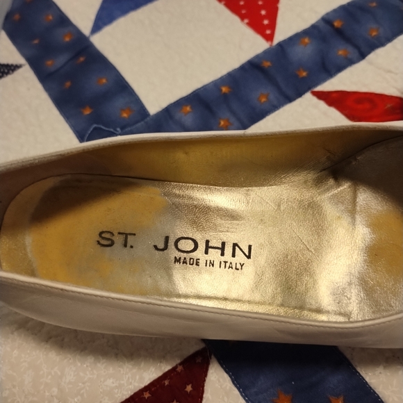 St. John Cream/White Women's Shoes - Picture 5 of 14